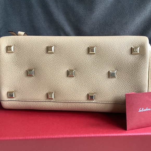 Salvatore Ferragamo Médium Studio Top Handle Bag - Picture 2 of 16